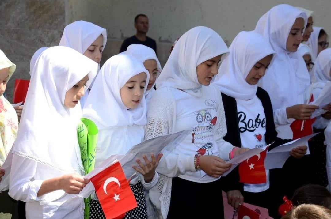 Boz&uuml;y&uuml;k Belediye Başkanı Fatih Bakıcı, Miniklerin 15 Temmuz Programına Katıldı