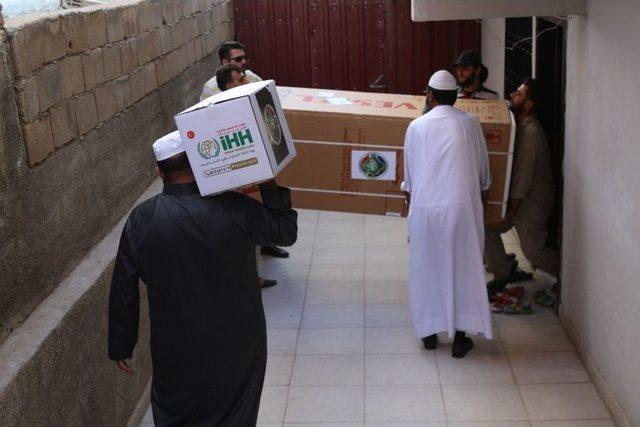 Suriyeli M&uuml;ltecilere Buzdolabı Ve Gıda Yardım 2