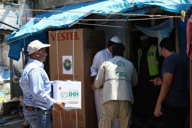 Suriyeli M&uuml;ltecilere Buzdolabı Ve Gıda Yardım 3