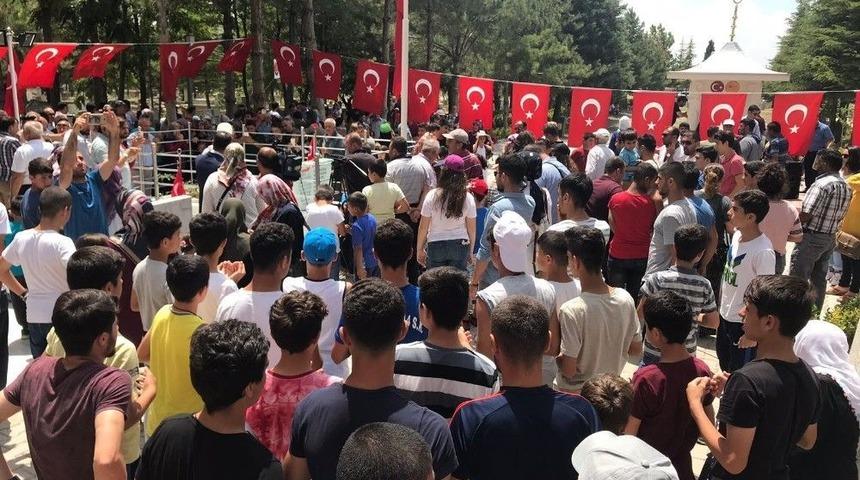 Tatvanlı Sporcular Halisdemir&rsquo;i Mezarı Başında Andı