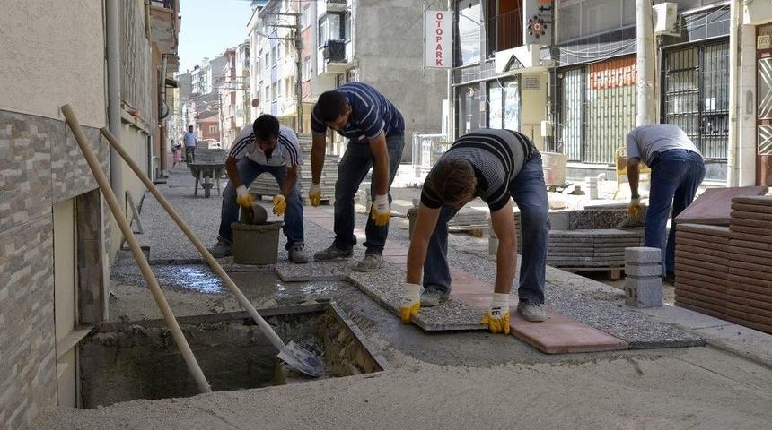 Tepebaşı Belediyesi Fen İşleri M&uuml;d&uuml;rl&uuml;ğ&uuml; Ekiplerinin Yol Ve Kaldırım &Ccedil;alışmaları