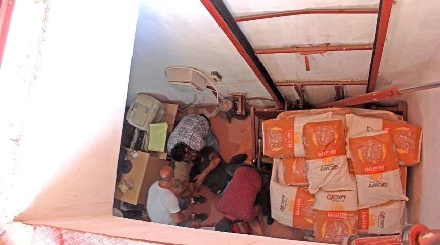 Y&uuml;k Asans&ouml;r&uuml; 5 Metreden D&uuml;şt&uuml;: 1 Yaralı