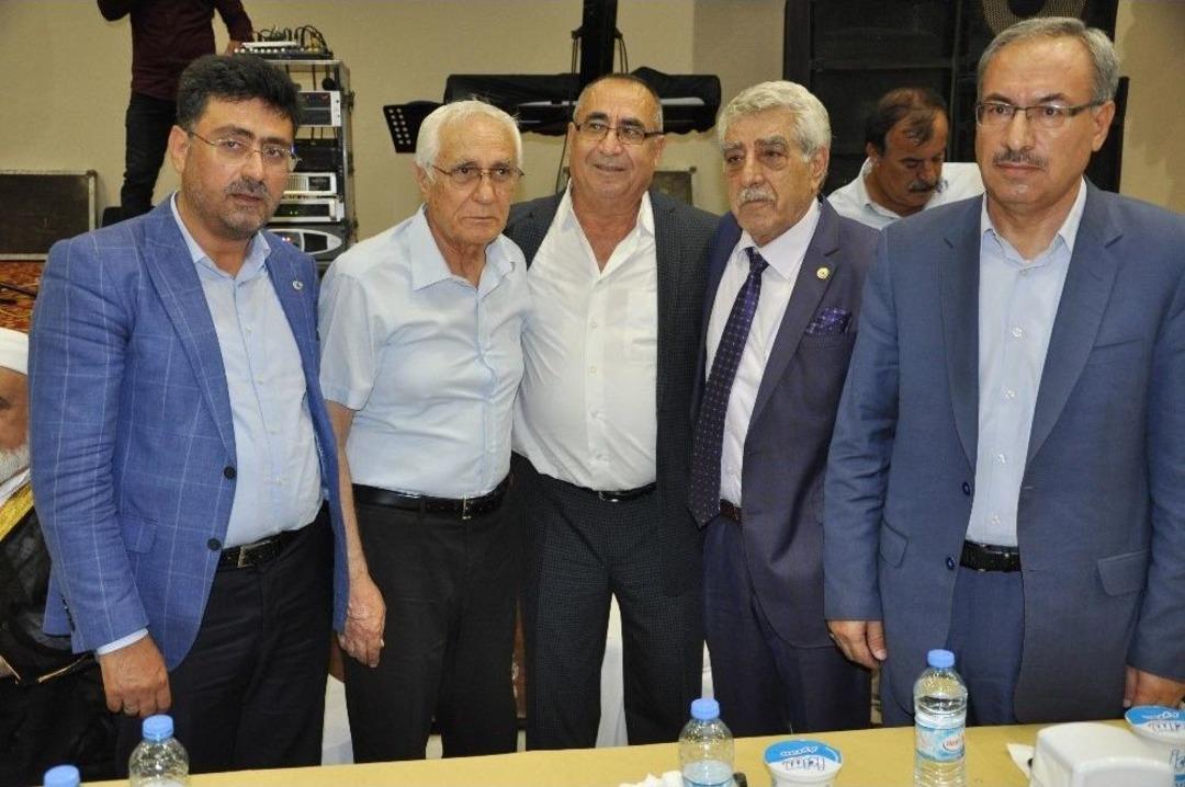 Kızıltepe&rsquo;de İki Aile Arasındaki 15 Yıllık Husumet Barış Yemeği İle Son Buldu