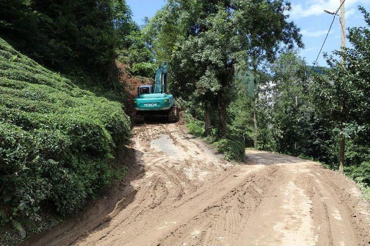 Rize’de Sel Köy Yolunu Ulaşıma Kapattı G4