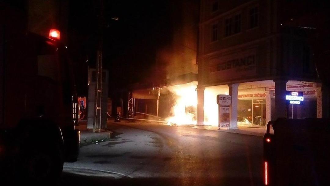 Samsun&rsquo;da Mobilya İmalathanesi Alev Alev Yandı