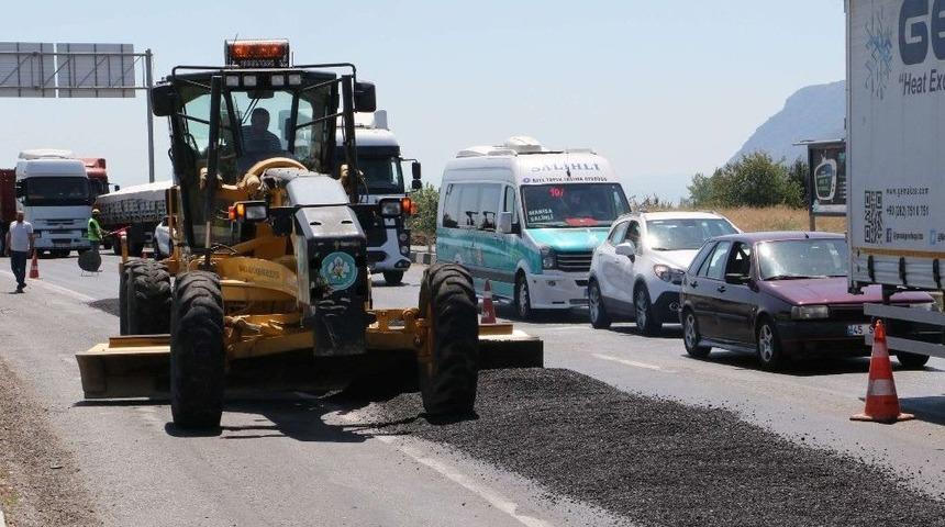 B&uuml;y&uuml;kşehirden Yol Bakım &Ccedil;alışması