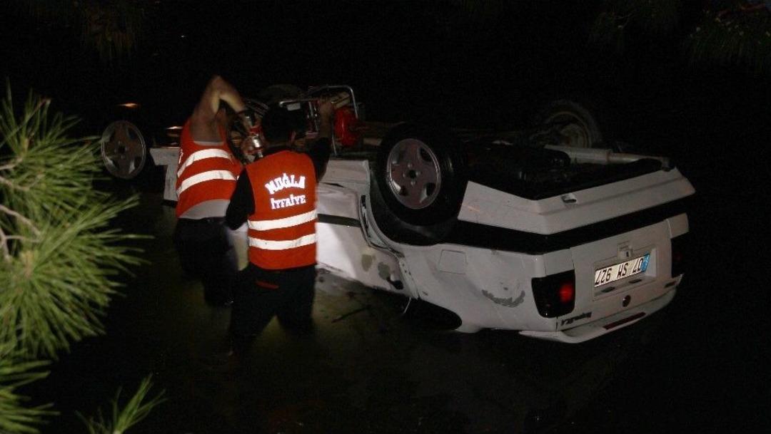 Otomobilde Denize D&uuml;şt&uuml; 2 Yaralı