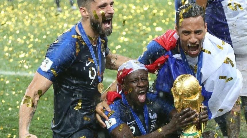 Mendy&rsquo;den 9 Ma&ccedil;ta D&uuml;nya Kupası Ve Premier Lig Şampiyonluğu