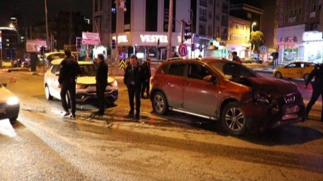 (özel) Ehliyetsiz Genç Sürücü Kaza Yaptı: 2 Yaralı