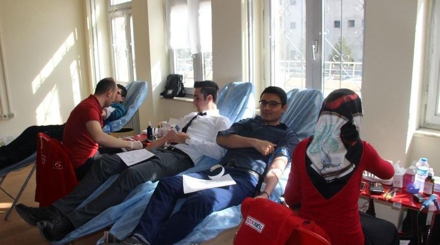 Defterdarlık &Ccedil;alışanlarından Kızılay&rsquo;a Kan Bağışı