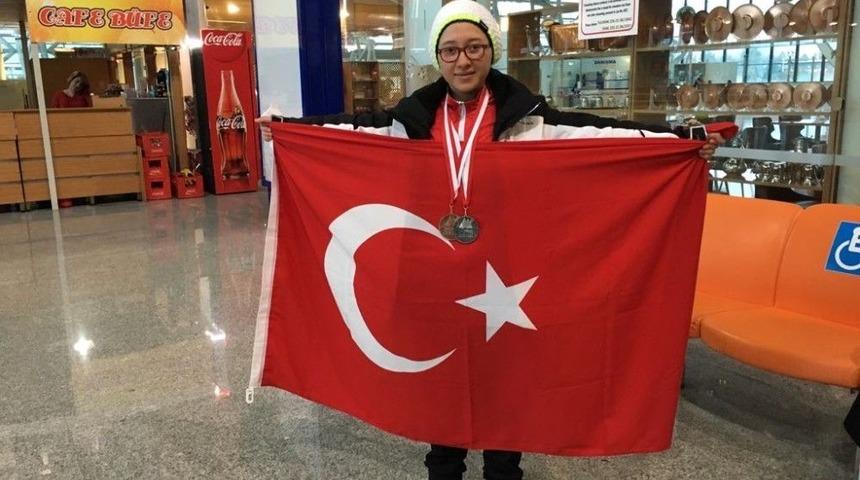 Erzincanlı Milli Kayak&ccedil;ı Yavuz, D&uuml;nya İkincisi Oldu