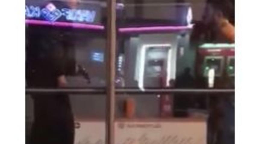 (&ouml;zel) Tramvay İstasyonunda Korku Dolu Anlar Kamerada