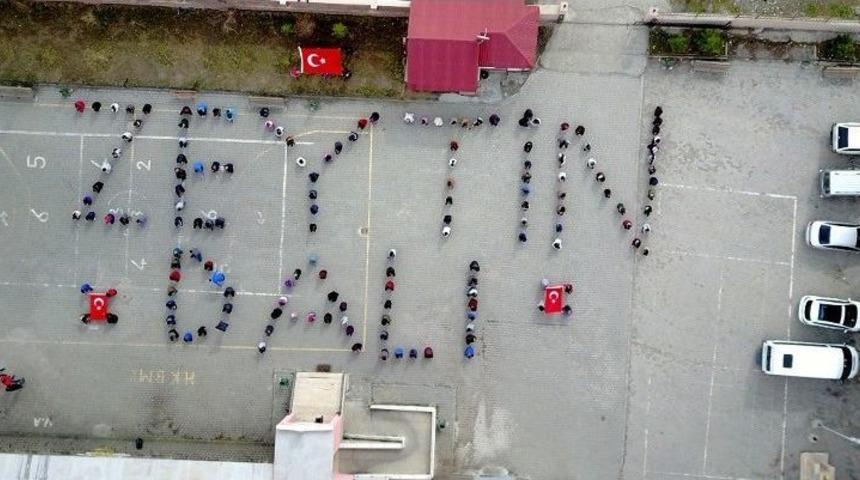 Öğrencilerden ’afrin’ Koreografisi