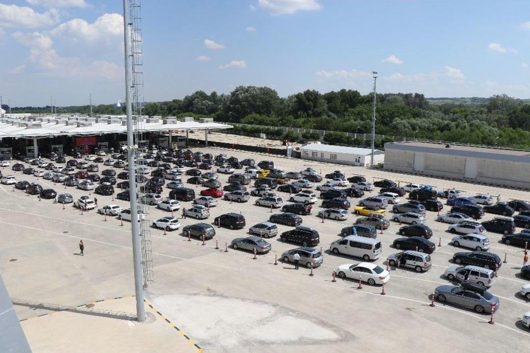 Akın Akın Geliyorlar: 24 Saatte 36 Bin Yolcu, 7 Bin 66 Ara&ccedil;