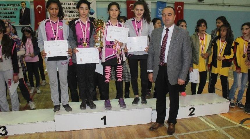 Ağrı’da Yıldız Erkek-kız Voleybol İl Birinciliği Müsabakaları Gerçekleştirildi