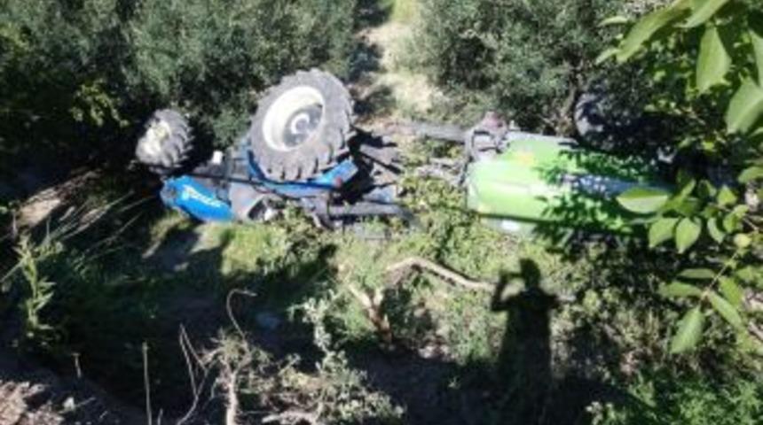 S&ouml;ke&rsquo;de Trakt&ouml;r&uuml;n Altında Kalan &Ccedil;ift&ccedil;i Hayatını Kaybetti