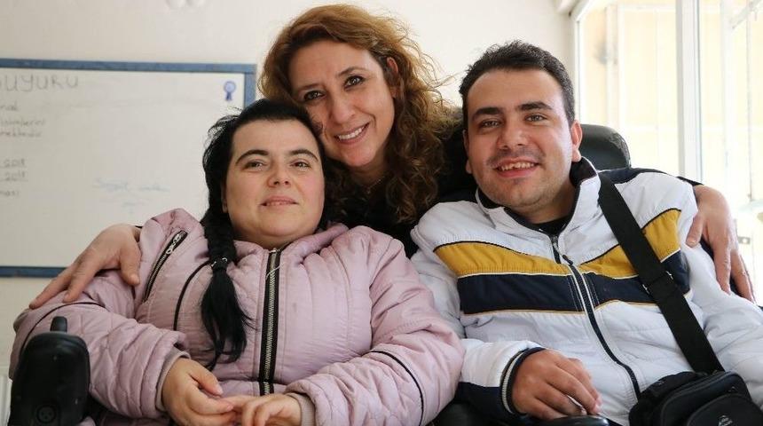 Binlerce Engellinin Annesi Oldu