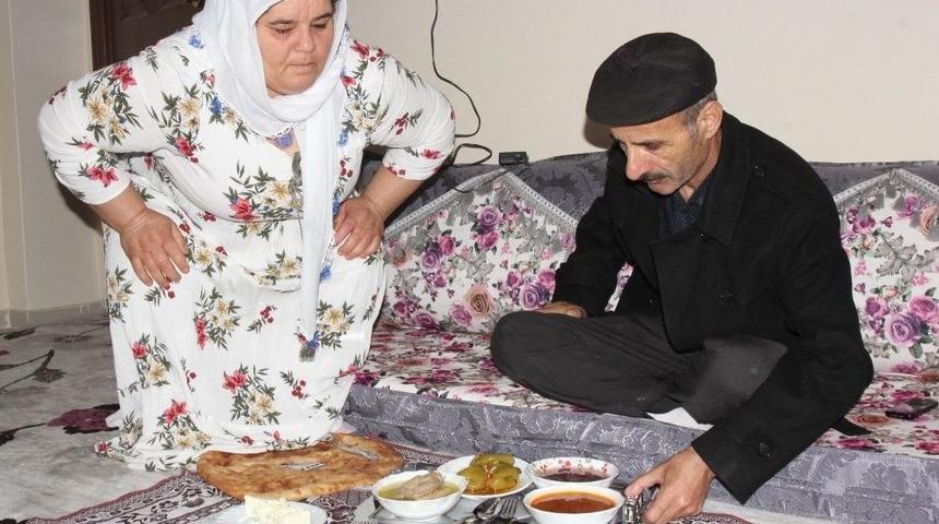 6 Ay &Ouml;m&uuml;r Bi&ccedil;ilen Eşine 8 Yıldır G&ouml;z&uuml; Gibi Bakıyor