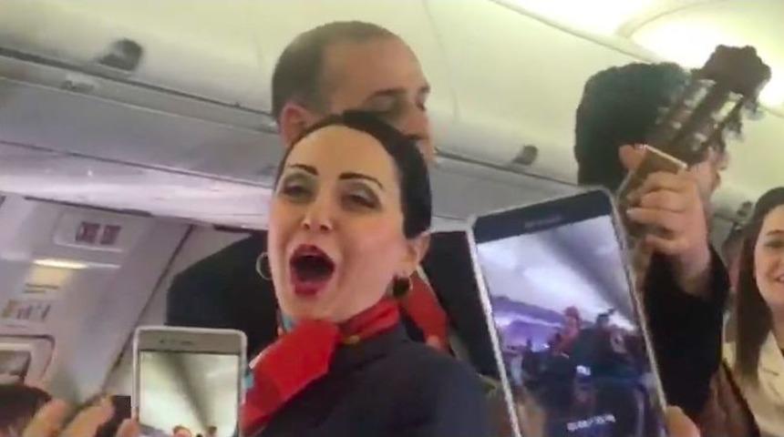 Antalya-berlin U&ccedil;ağında M&uuml;thiş S&uuml;rpriz