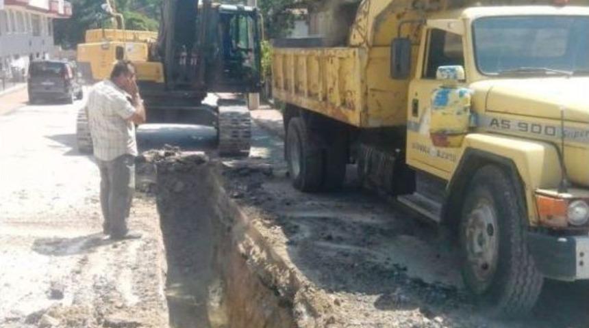 Yağmur Suyu Hattı &Ccedil;alışmaları Devam Ediyor