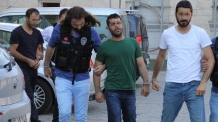 Hakkari&rsquo;den Ankara&rsquo;ya Eroin Sevkiyatında Yakalanan 3 Kişi Tutuklandı