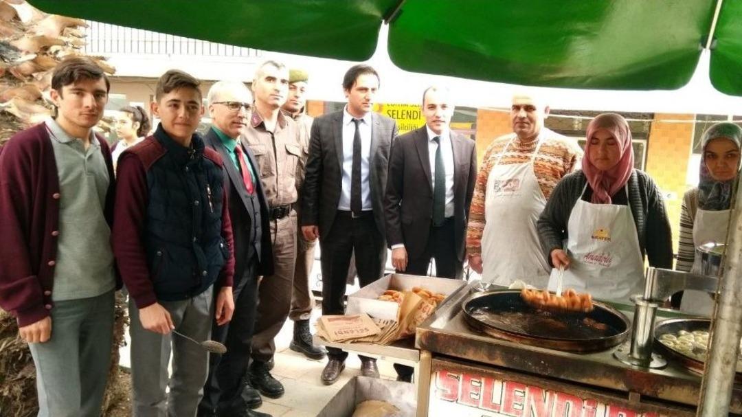 Selendi Anadolu Lisesinden Şehitler İ&ccedil;in Lokma Hayrı