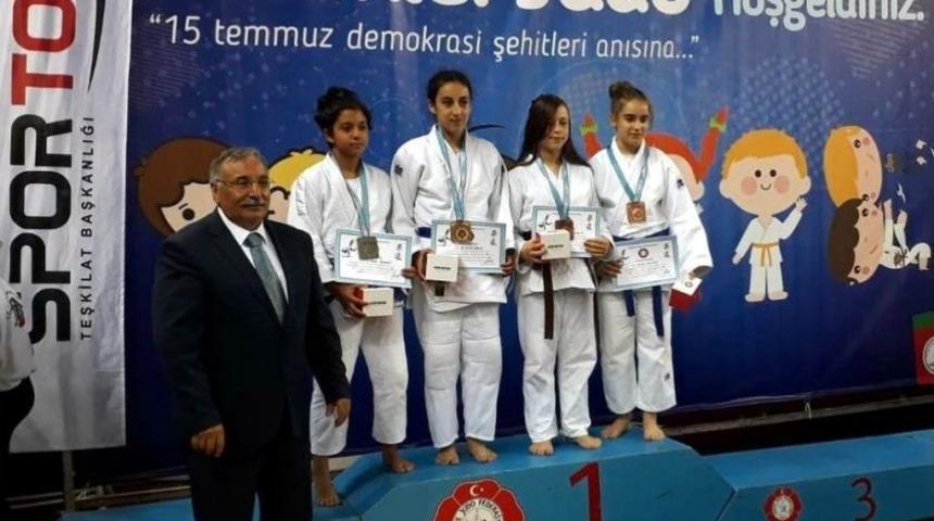 Salihlili Kerimenur İşbecer Türkiye Şampiyonu