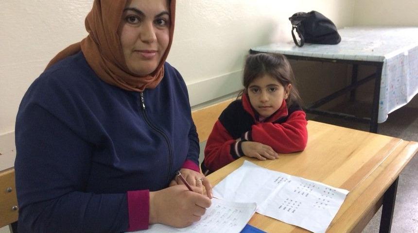 65 Yaşından Sonra Okuma Yazma &Ouml;ğreniyorlar