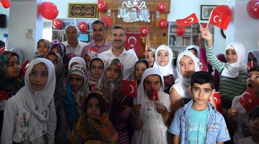 Kur’an Kursu Öğrencileri Şehitleri Dualarla Yad Etti