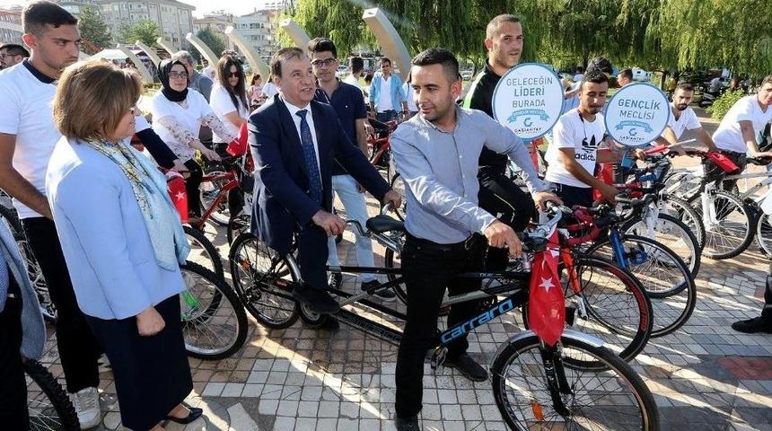 Büyükşehir Öğrencilere 300 Adet Bisiklet Dağıttı