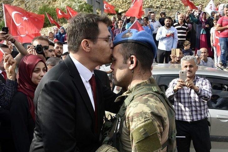 Kahramanlar Kürtün’de Güllerle, Dualarla Karşılandı G3