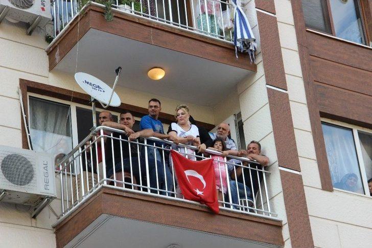 Denizi Olmayan Manisa’da Gelini Kayıkla Aldı G3