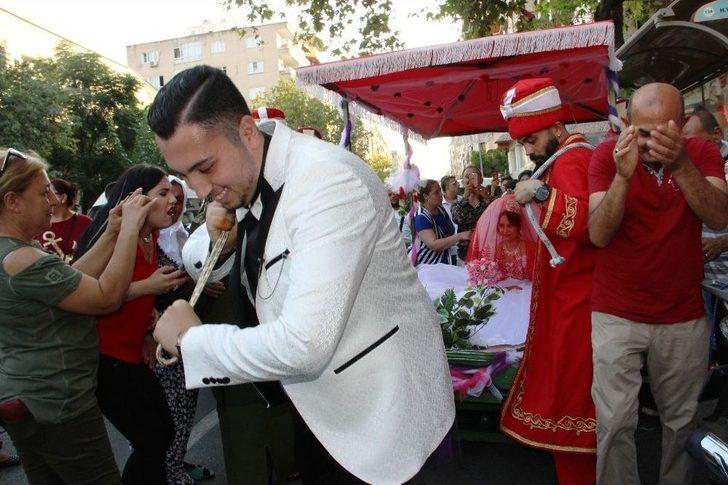 Denizi Olmayan Manisa’da Gelini Kayıkla Aldı G5