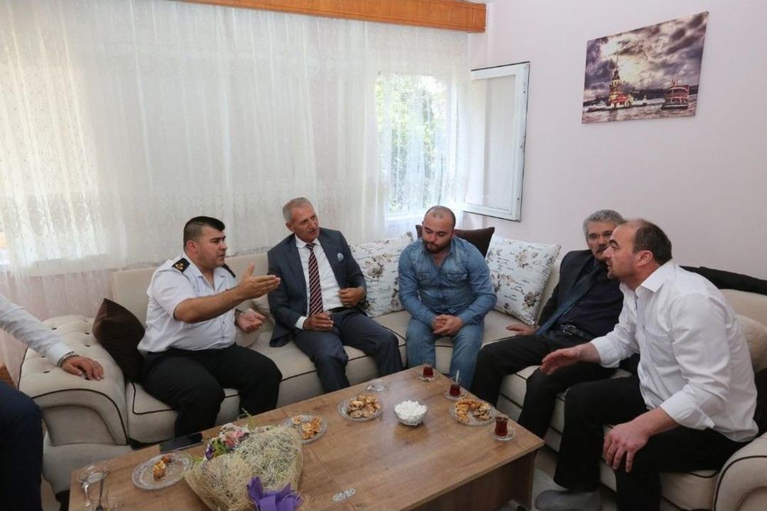 Kaymakam &Ccedil;elikkaya Ve Başkan Dişli&rsquo;den 15 Temmuz Gazilerine Ziyaret