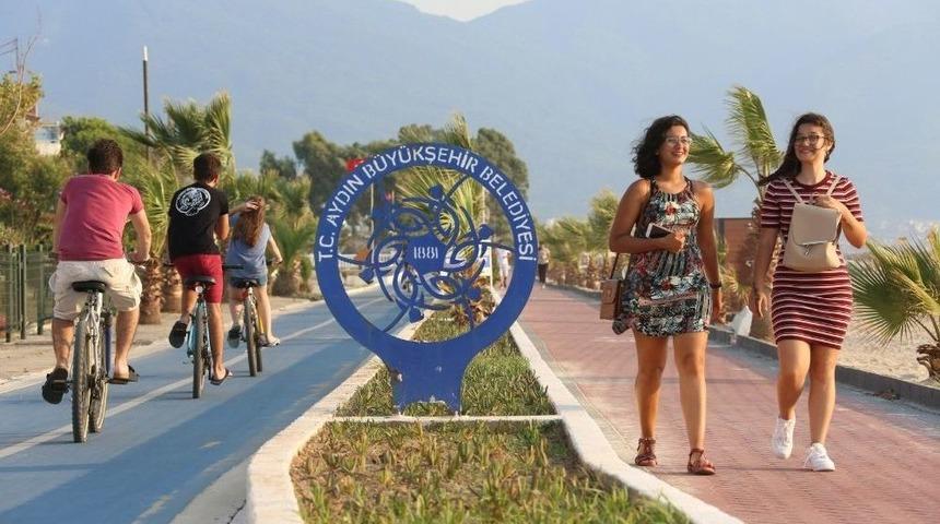 Tatilciler B&uuml;y&uuml;kşehrin Yaptığı Sevgi Yolu&rsquo;nda Buluşuyor