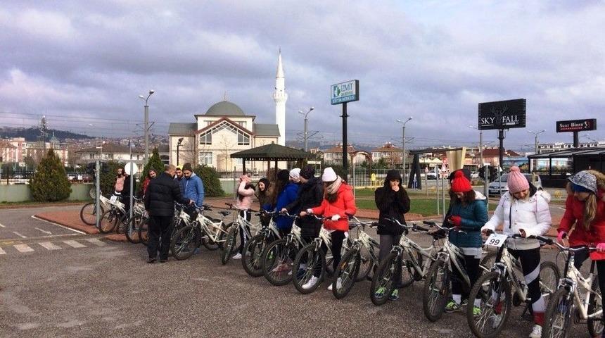 Geleceğin Spor &Ouml;ğretmenleri, Bisiklet Derslerini Bisiklet Trafik Eğitim Pistinde Yapıyor