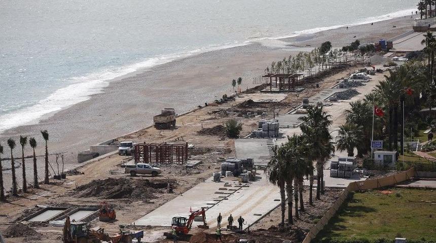 Konyaaltı Sahili Yazı Bekliyor