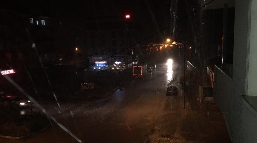 Muradiye&rsquo;de Serinleten Yağmur