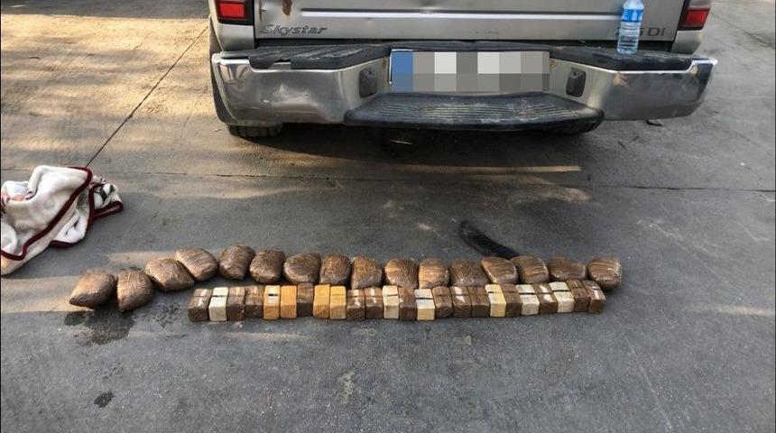 Aracın Yedek Lastiğinde 14 Kilo Eroin Ele Ge&ccedil;irildi