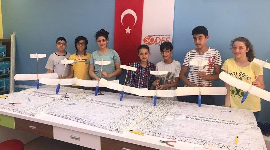 Minik Vecihiler, Hürkuş’un Modelini Tasarlıyor