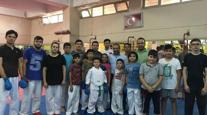 Başkan U&ccedil;ak Gen&ccedil;lerle Kitap Okudu