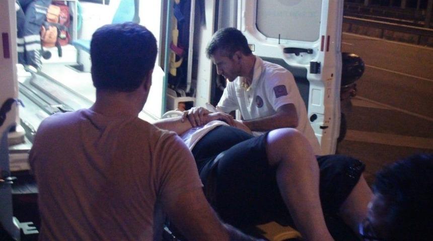 Minib&uuml;s Bariyerlere Saplandı, 3 Kişilik Aile &Ouml;l&uuml;mden D&ouml;nd&uuml;