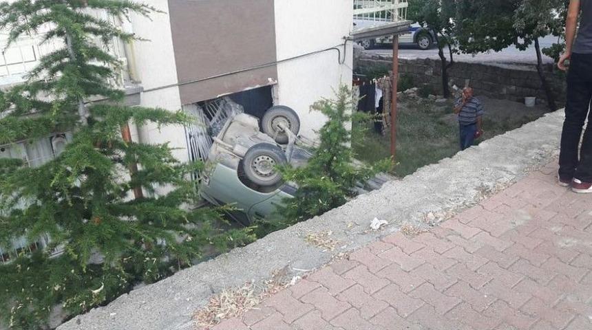 El Fireni &Ccedil;ekilmeyen Ara&ccedil; Daireye Girdi