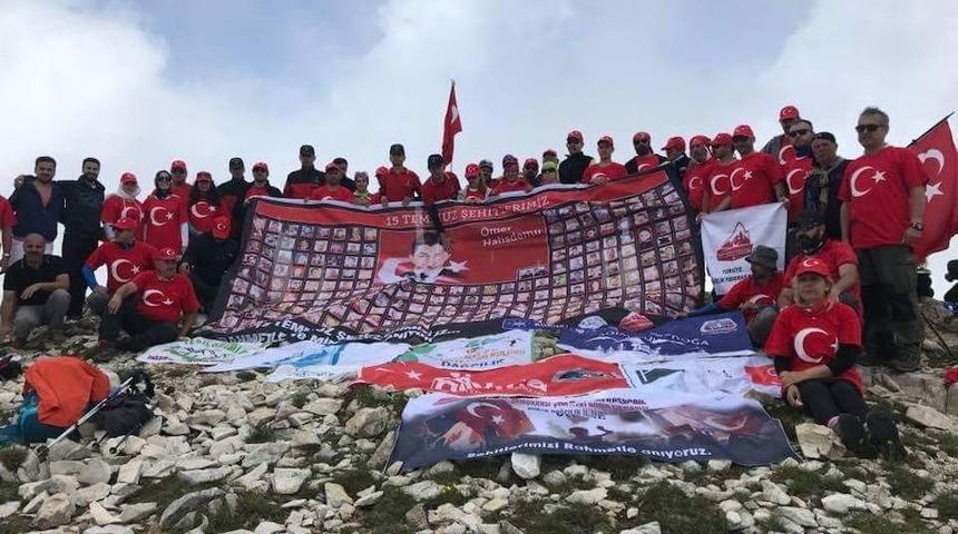 Bursalı Dağcılar 15 Temmuz Şehitlerini Zirvede Andı