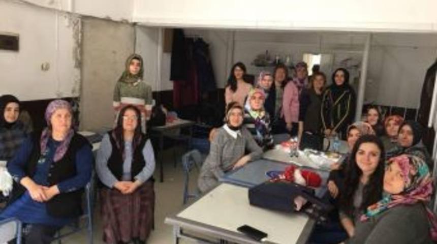 Şaphane’de ’kaneviçe Kursu’ Açıldı