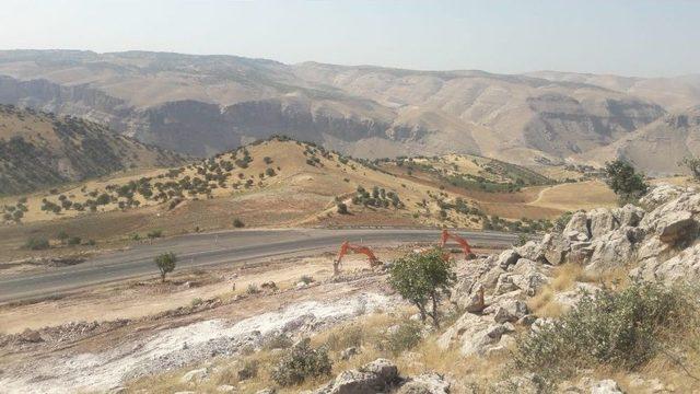 Siirt Eruh Yolunda Yol Yapım Çalışmaları Başladı