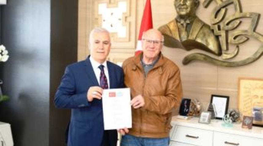 Nil&uuml;fer Marşı&rsquo;nı Başkan Bozbey&rsquo;e Hediye Etti