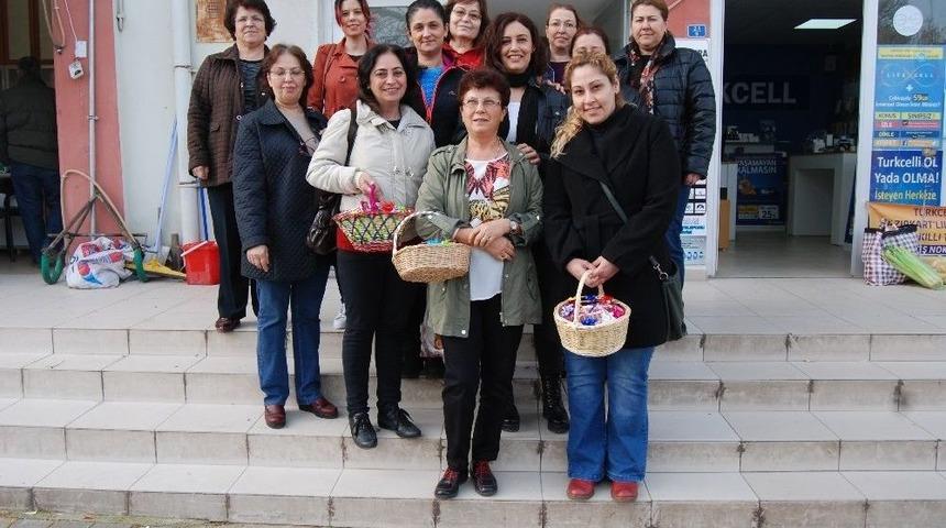 Bayrami&ccedil;&rsquo;te Chp&rsquo;li Kadınlardan Hediye