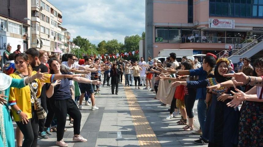 D&uuml;nyanın Renkleri İzmit&rsquo;te Buluştu