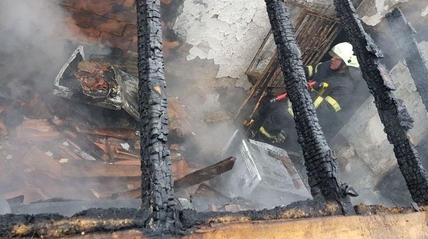 Mutfakta Tüp Patladı, Yangın Çıktı